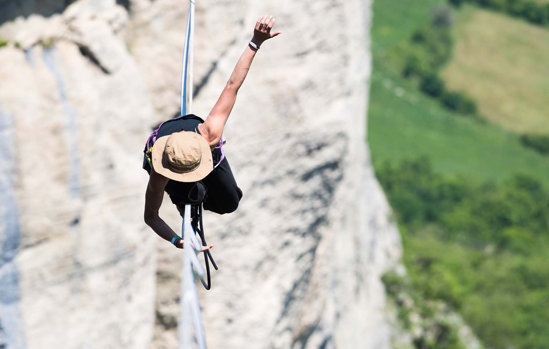 Can i use carabiner insted of special forged high load rings